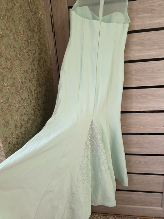 Продам платье очень красивое