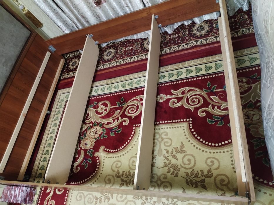 Кровать двухспальная (2 *1.6 м)