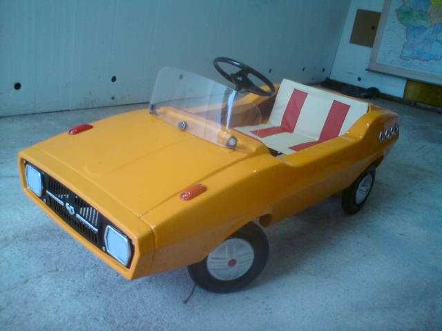 Радуга детска метална количка с педали Ретро не Москвич