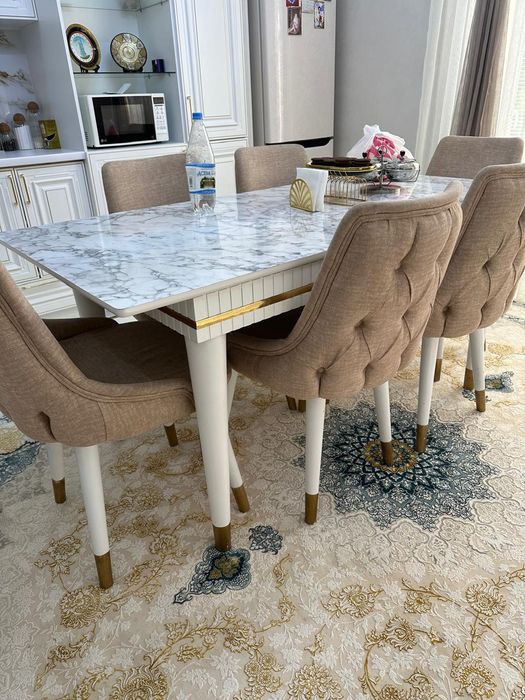 Продаётся стол со стульями