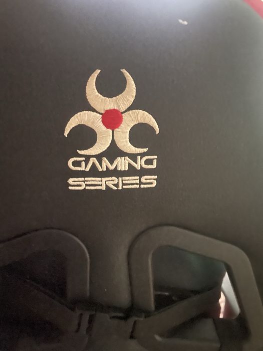 Vand scaun gaming myria folosit