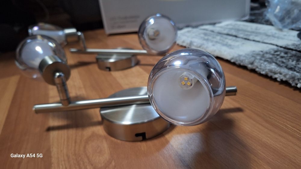 лампи за таван или стена