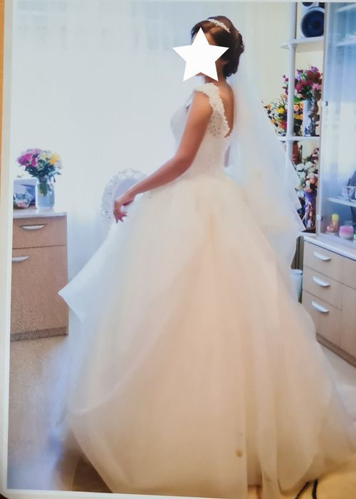 Rochie mireasa tip printesa de la Nanette