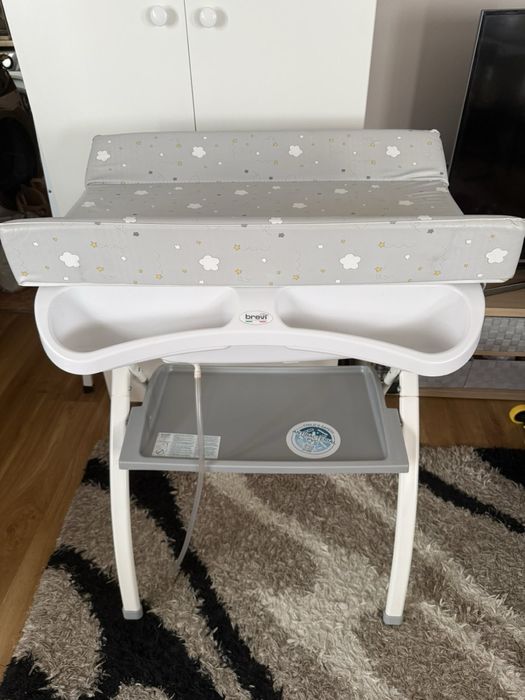 Повивалник/маса за повиване с вана Brevi