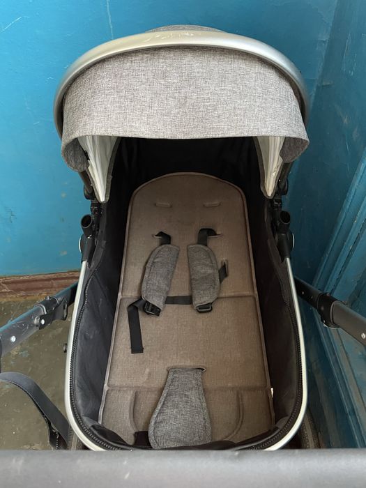 Продаётся коляска 3в1