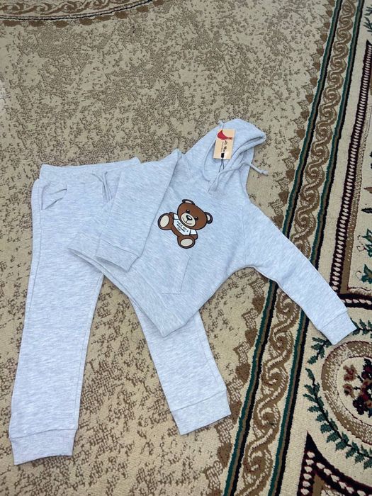 Bolalar uchun komplekt kiyimlar