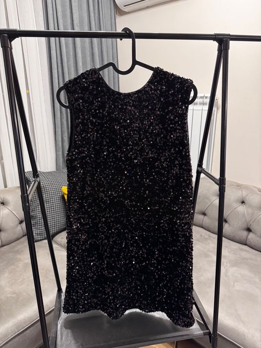 Рокля с пайети от H&M