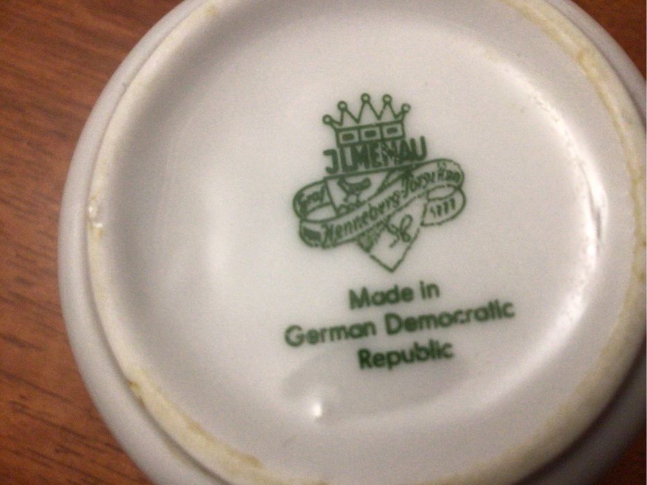 Сервизы, чайные наборы.