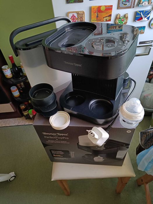 Машина за приготвяне на адаптирано мляко Tommee Tippee – Perfect Prep Pro, черна