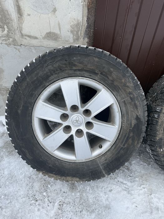 Продам колеса паджеро 4