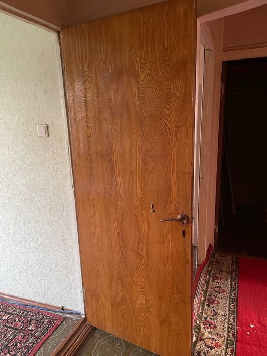Продаются   деревянные   двери.   Б/у