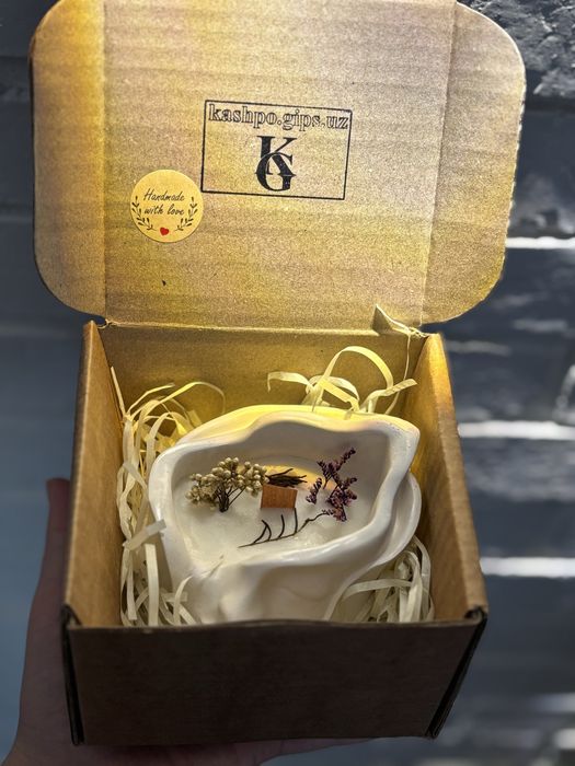 Свеча в кашпо из гипса.