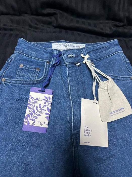 Дамски дънки на марката TEODOR