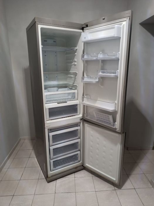 Продам холодильник серого цвета