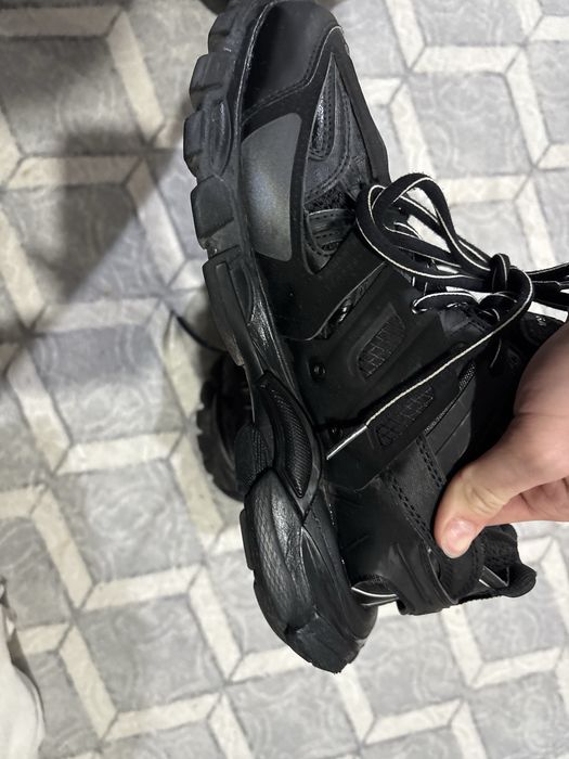 Balenciaga track