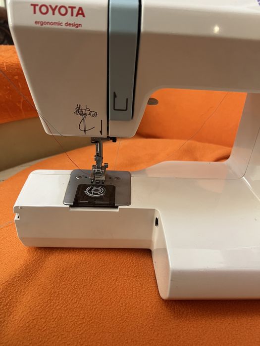 Masina de cusut Toyota eco15b