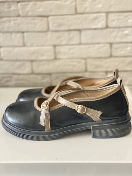 Продам туфли для девочки