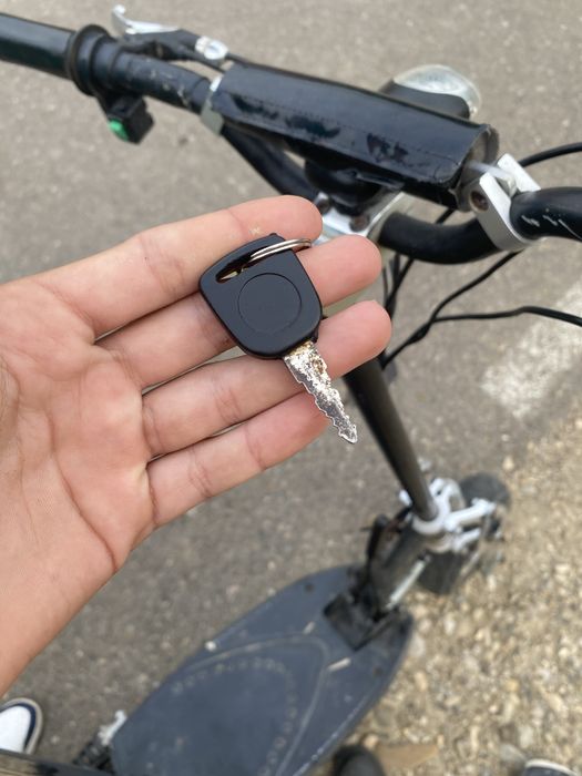 Trotineta electrica cu transmitie pe lant