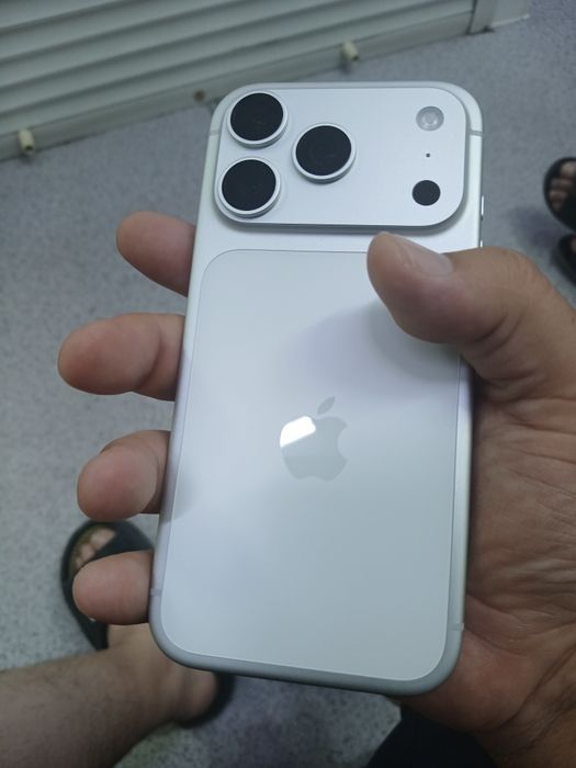 iPhone 17 pro  с гарантей