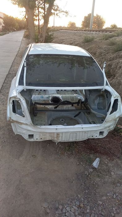 Gentra orqa eshiklari orqa yon bamferi sotiladi