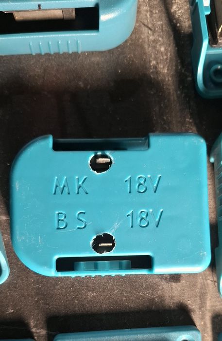 Suport baterii si suport scule Makita