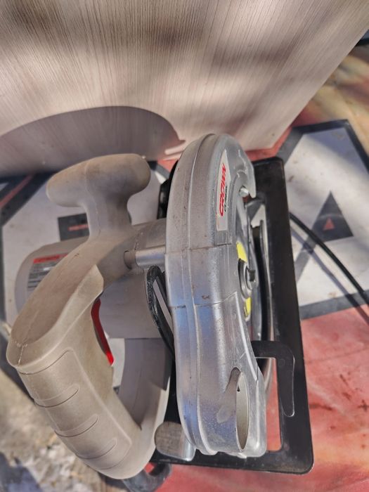 Продам Циркулярную пилу