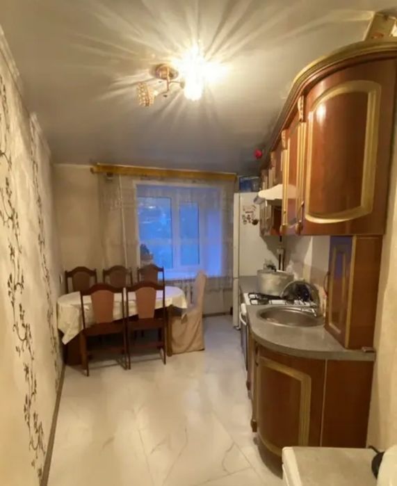 Продам кухонную гарнитуру срочно