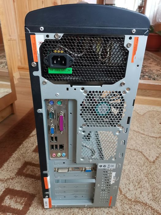 Unitate PC, mouse, tastatura