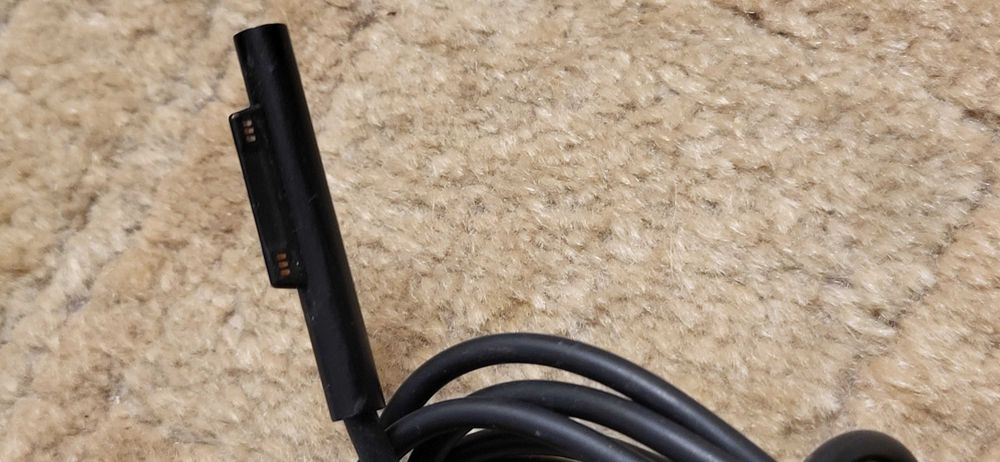 Microsoft Surface, Model 1800, 15V 2.58A fuctional