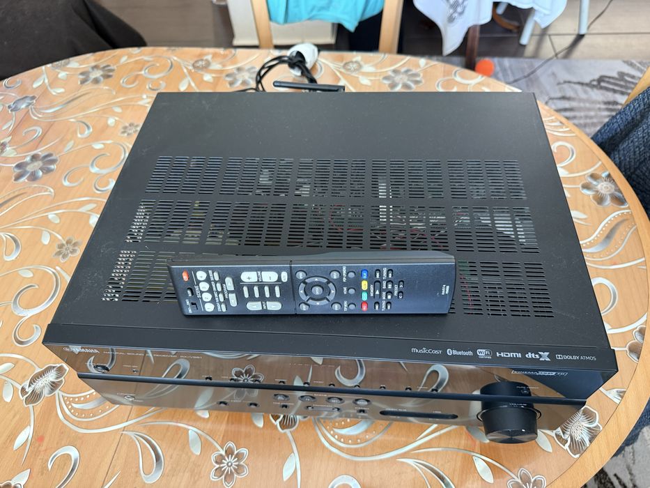 Yamaha RX-V681 Bluetooth Wi-Fi  Dolby Atmos