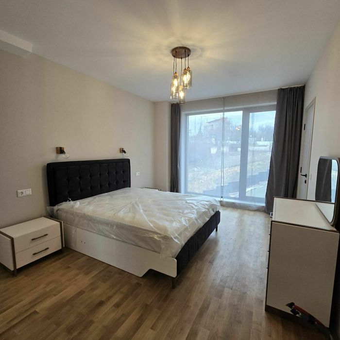 Тристаен дизайнерски обзаведен апартамент в Горна баня