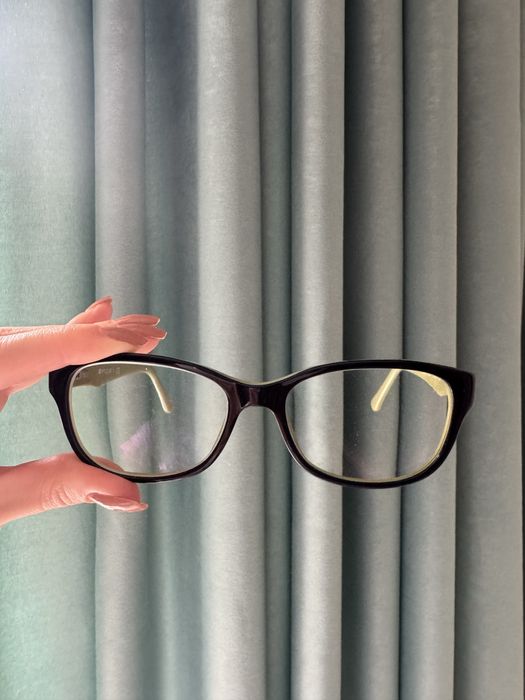 Различни видове черни рамки за диоптрични очила