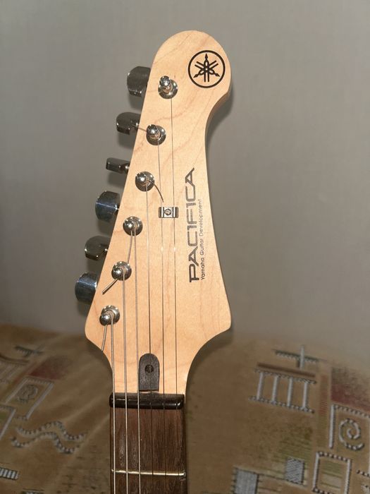 Yamaha Pacifica 012WH