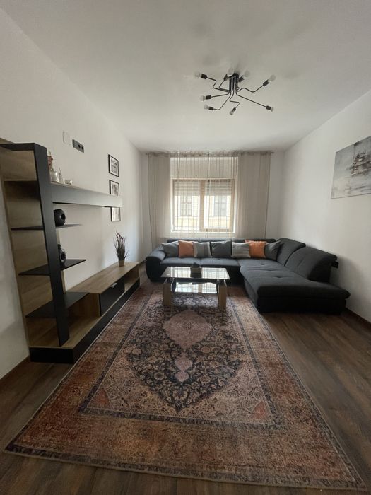 Inchiriez apartament Ultracentral cu 2 camere,complect renovat