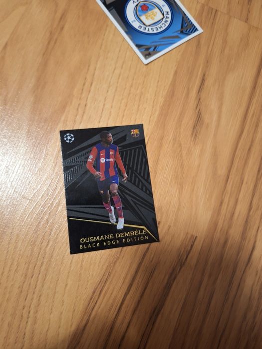 Vând cartonase Pokemon și cartonase cu fotbal