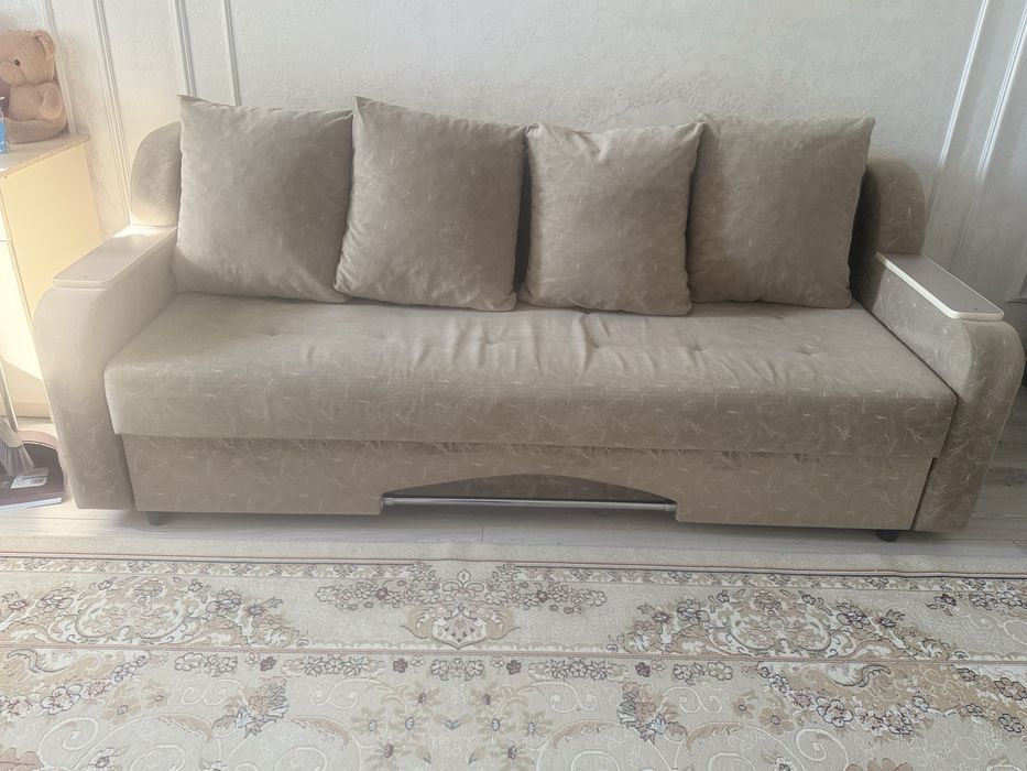 Продам диван самовывоз, район КШТ, Центр крови