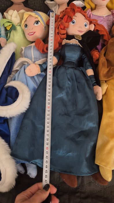 Големи кукли от Disney магазини