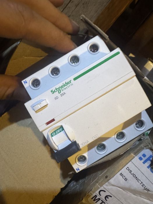 Siguranta automata modulara diferentiala Schneider Electric iID Vigi A9R41425 4P 25 A