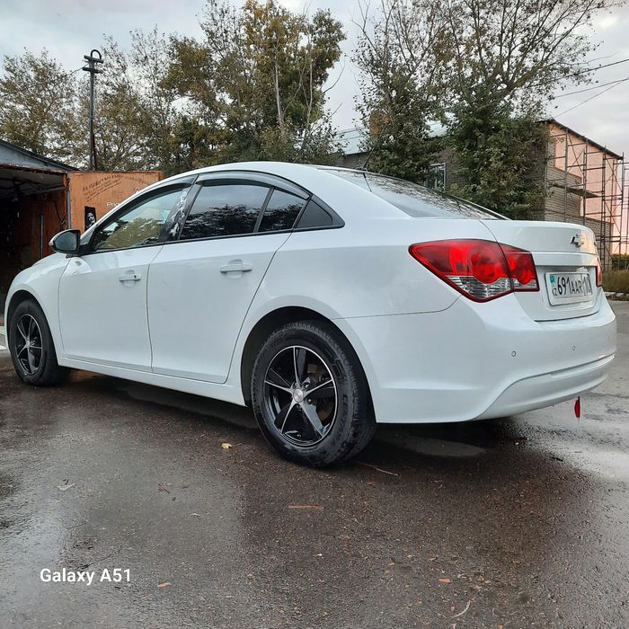 Машина шевроле круз