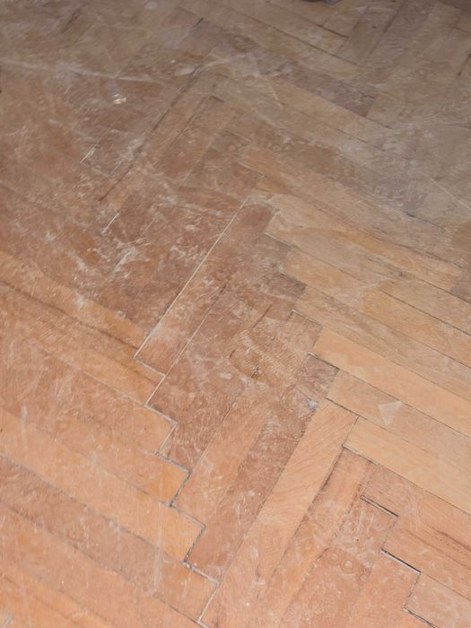 Масивен дървен паркет „рибена кост“ около 32 кв.м – София