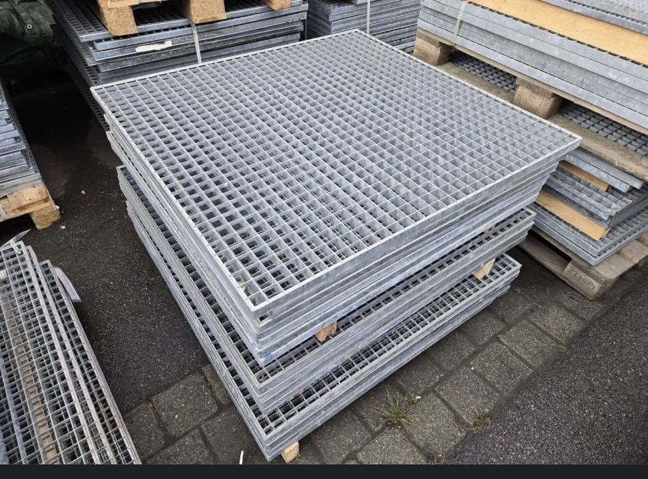 Trepte și gratare zincate