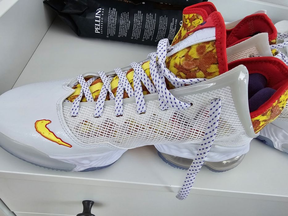 Adidasi Lebron James Magic fruity, editie limitata