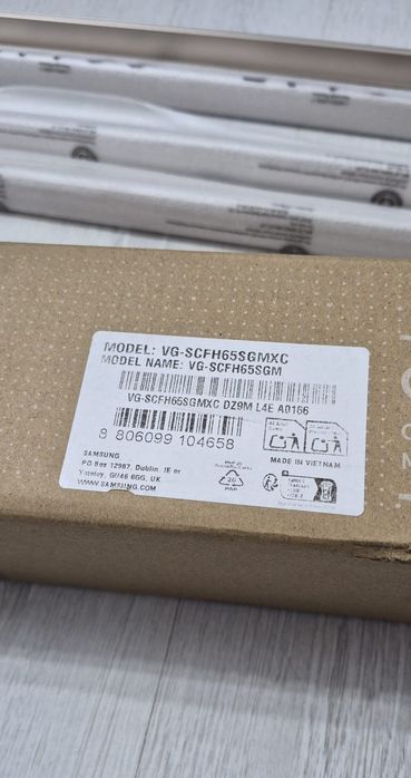 Rama televizor Samsung The Frame Pro 65"/163cm, Sand Gold, metalica, noua
