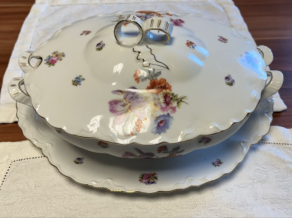 Порцеланов сервиз за хранене