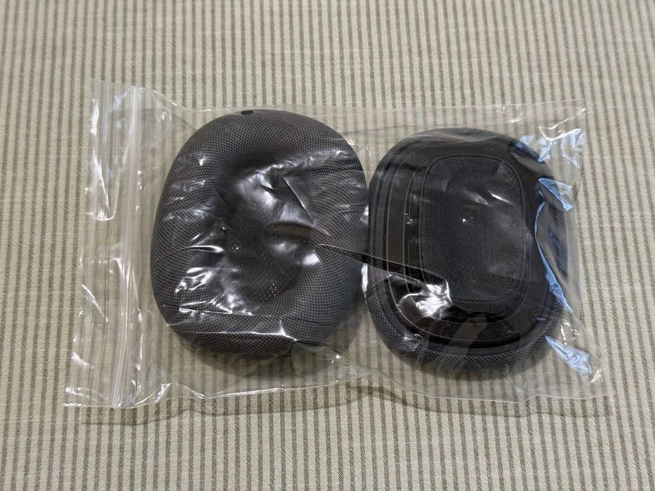 Продавам оригинални наушници Apple AirPods Max Ear Cushions, Black – много добро състояние