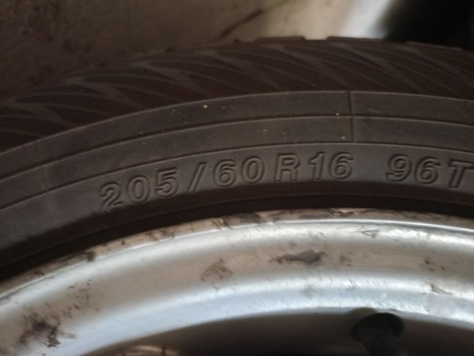 205 60 R16 зимняя резина с дисками
