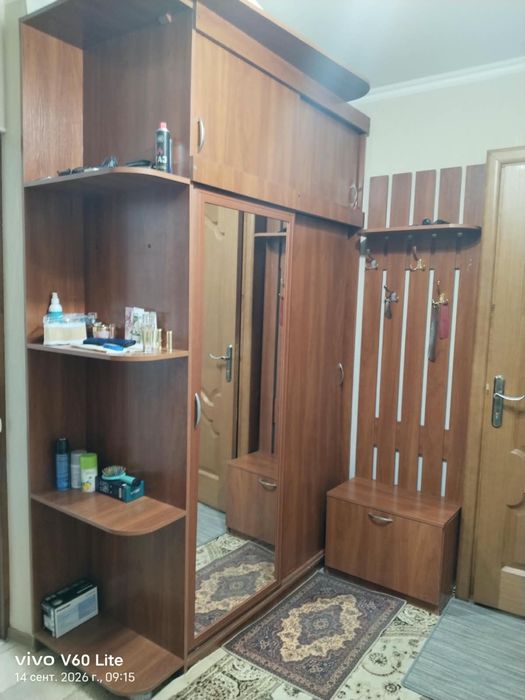 Продам  шкаф и вешалку недорого