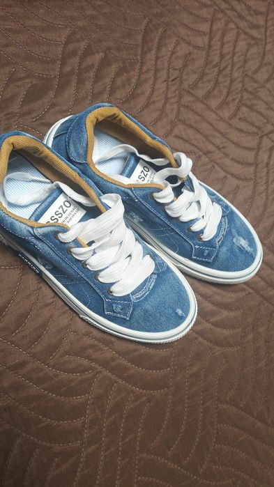 Нови дънкови кецове 44