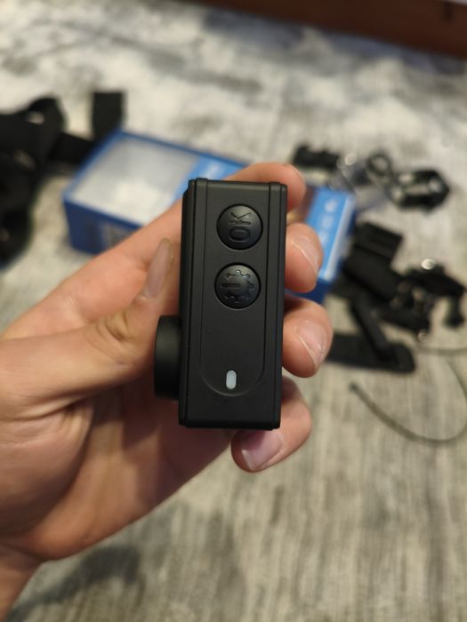 Экшен камера почти новый