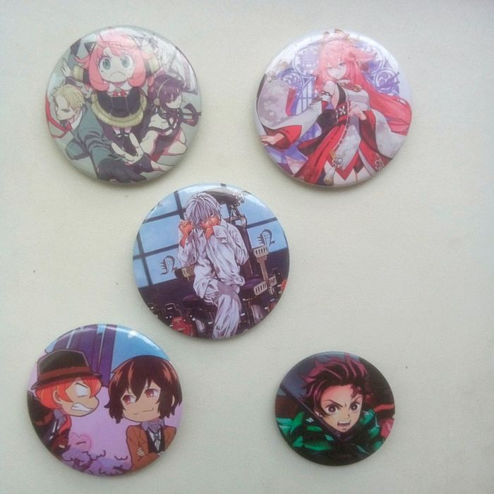 значки аниме б/у